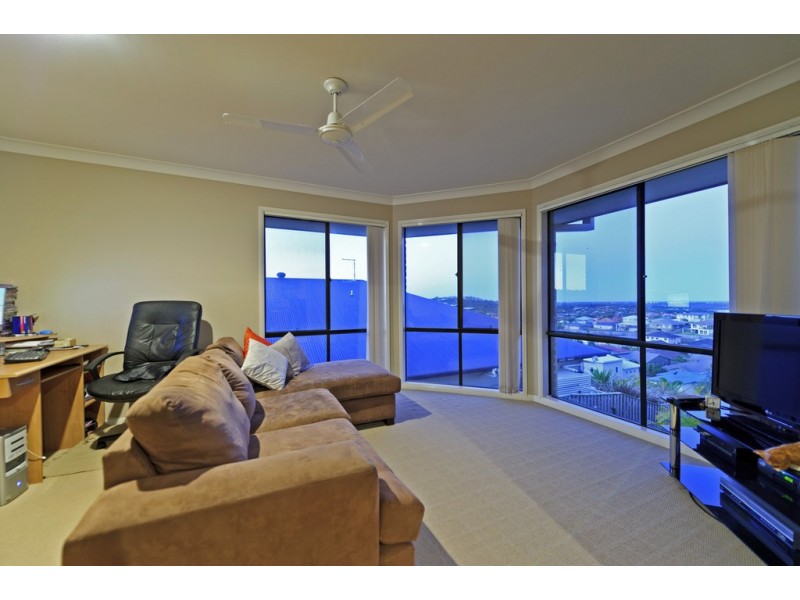 20 Wunburra Circle, Pacific Pines QLD 4211