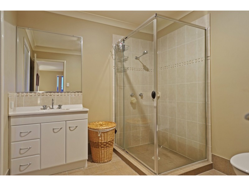 20 Wunburra Circle, Pacific Pines QLD 4211