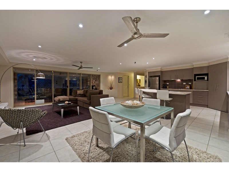 7 Cope Place, Pacific Pines QLD 4211