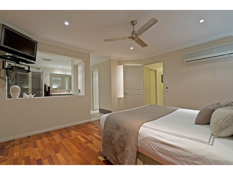 7 Cope Place, Pacific Pines QLD 4211