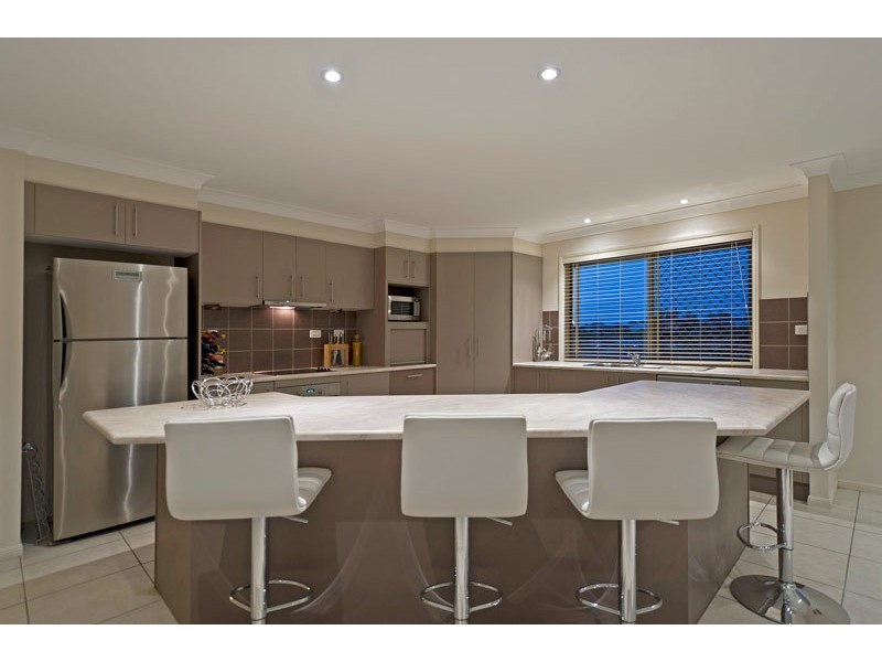 7 Cope Place, Pacific Pines QLD 4211