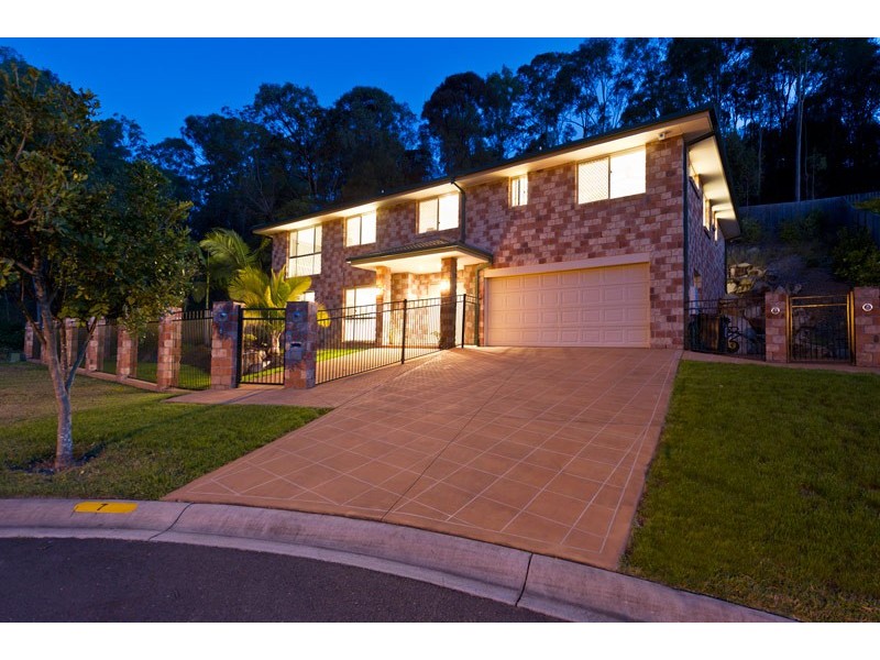 7 Cope Place, Pacific Pines QLD 4211