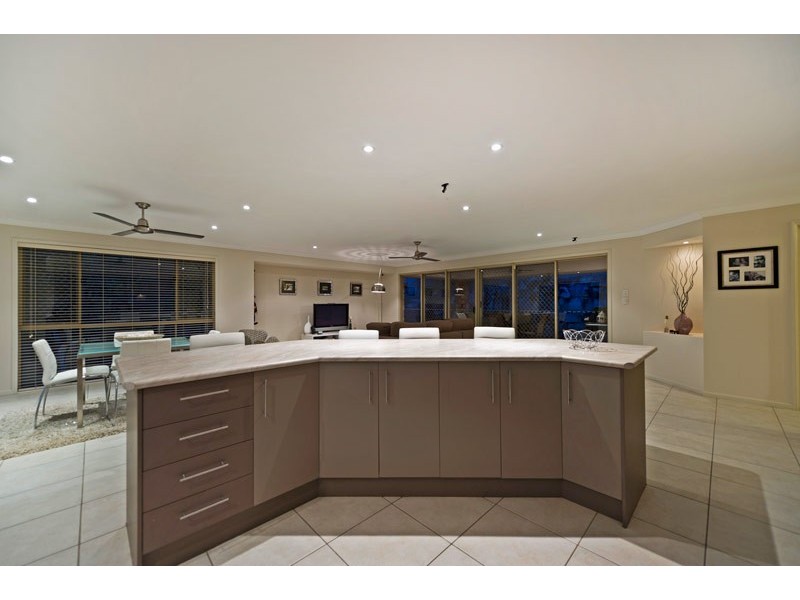 7 Cope Place, Pacific Pines QLD 4211