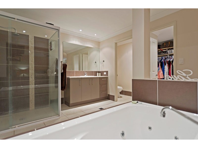 7 Cope Place, Pacific Pines QLD 4211