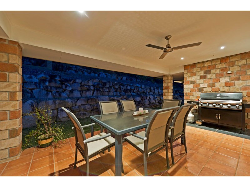 7 Cope Place, Pacific Pines QLD 4211