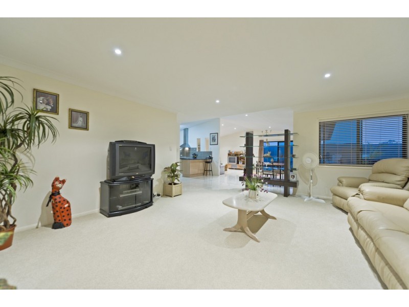 3 Wunburra Cir, Pacific Pines QLD 4211