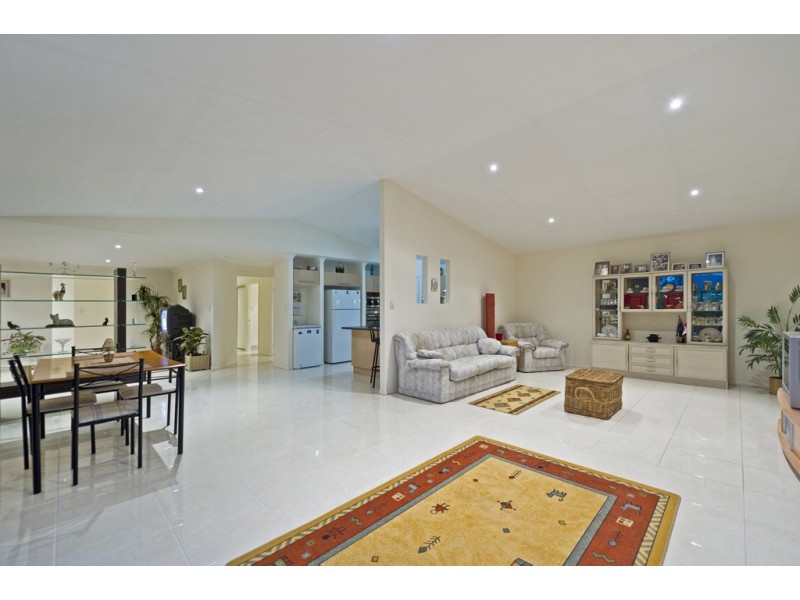 3 Wunburra Cir, Pacific Pines QLD 4211