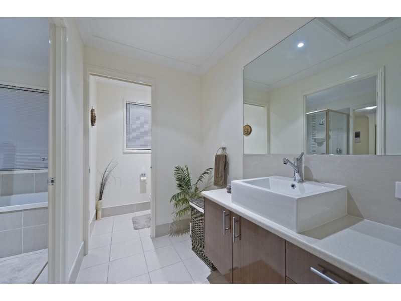 3 Wunburra Cir, Pacific Pines QLD 4211