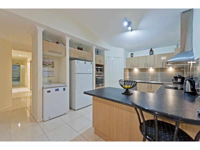 3 Wunburra Cir, Pacific Pines QLD 4211