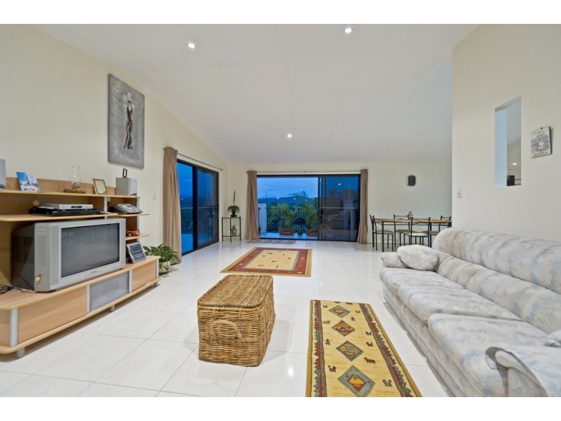 3 Wunburra Cir, Pacific Pines QLD 4211