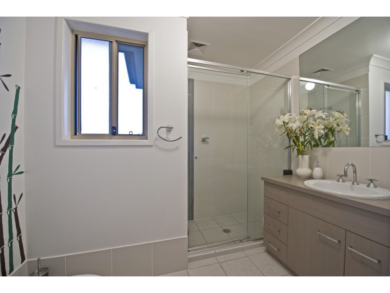 66 Cobb and Co Drive, Oxenford QLD 4210