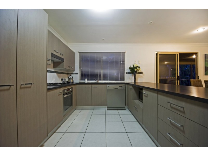 66 Cobb and Co Drive, Oxenford QLD 4210