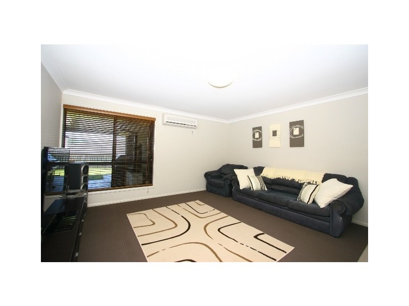 7 Peckham Court, Pacific Pines QLD 4211