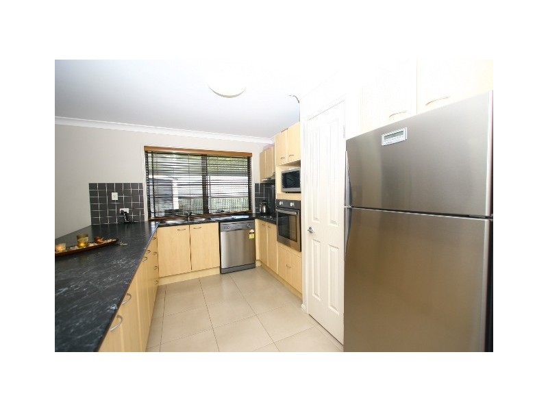 7 Peckham Court, Pacific Pines QLD 4211