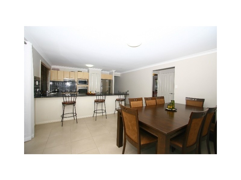 7 Peckham Court, Pacific Pines QLD 4211