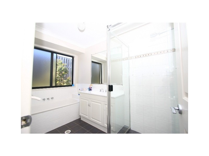 7 Peckham Court, Pacific Pines QLD 4211