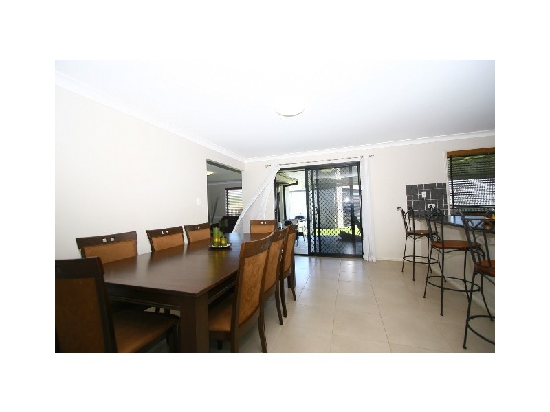 7 Peckham Court, Pacific Pines QLD 4211