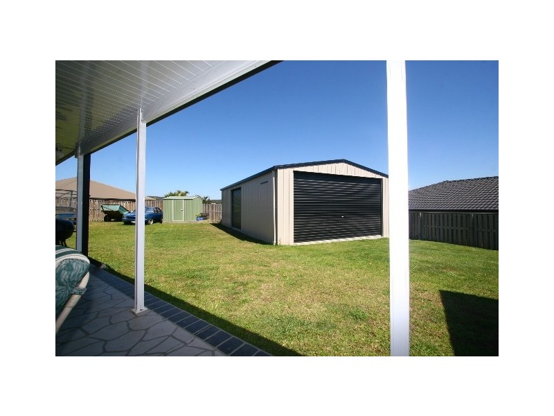 7 Peckham Court, Pacific Pines QLD 4211