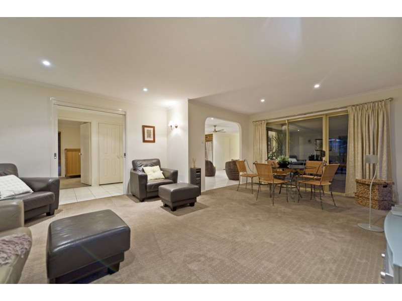 11 Mendooran Court, Oxenford QLD 4210