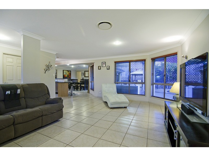 13 Carmarthen Circuit, Pacific Pines QLD 4211