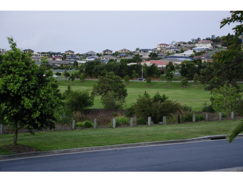 13 Carmarthen Circuit, Pacific Pines QLD 4211