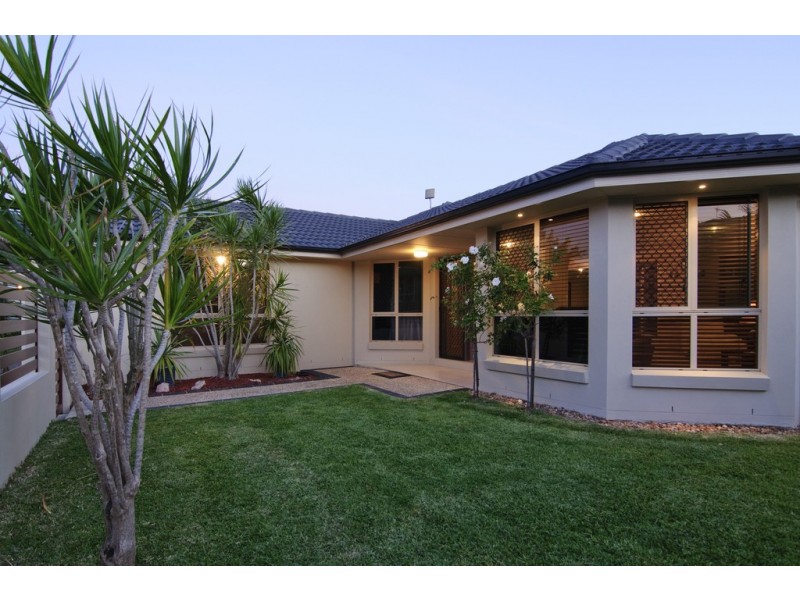 13 Carmarthen Circuit, Pacific Pines QLD 4211