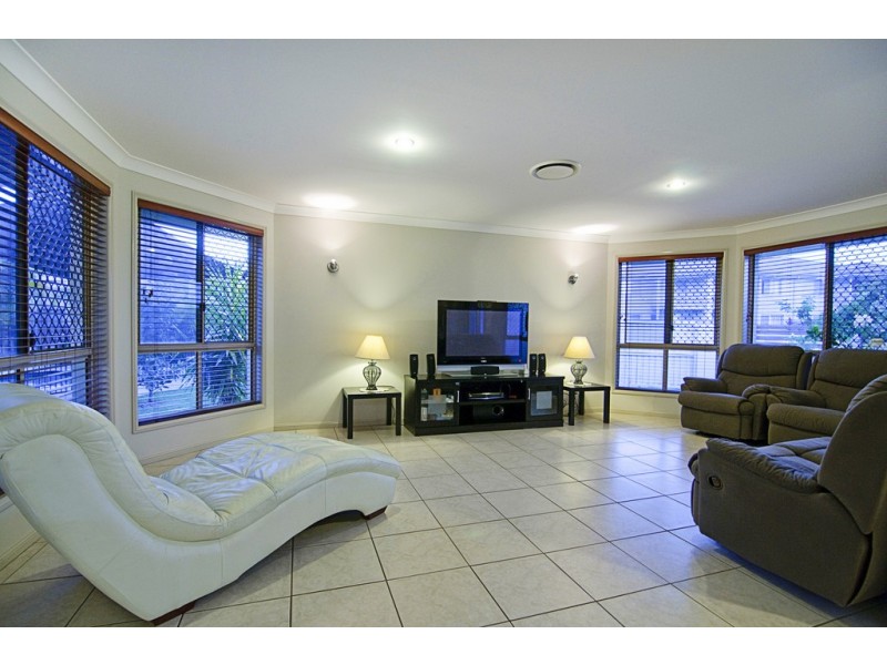 13 Carmarthen Circuit, Pacific Pines QLD 4211