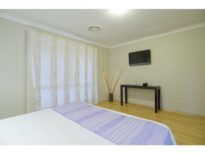 13 Carmarthen Circuit, Pacific Pines QLD 4211