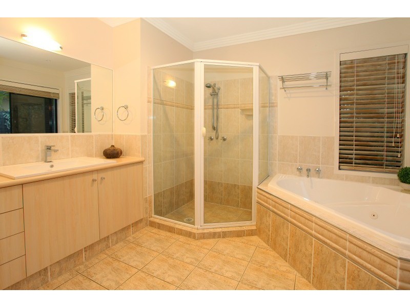 17 Eastbank Terrace, Monterey Keys QLD 4212