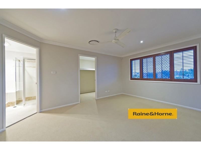 15 Springwood Ave, Pacific Pines QLD 4211
