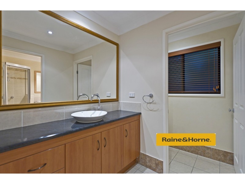 15 Springwood Ave, Pacific Pines QLD 4211