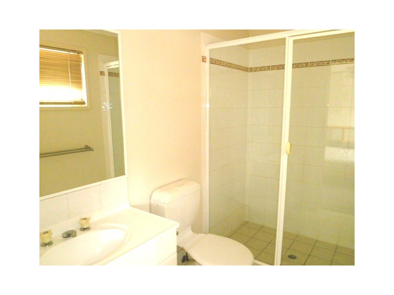 9/74 Universal Street, Pacific Pines QLD 4211