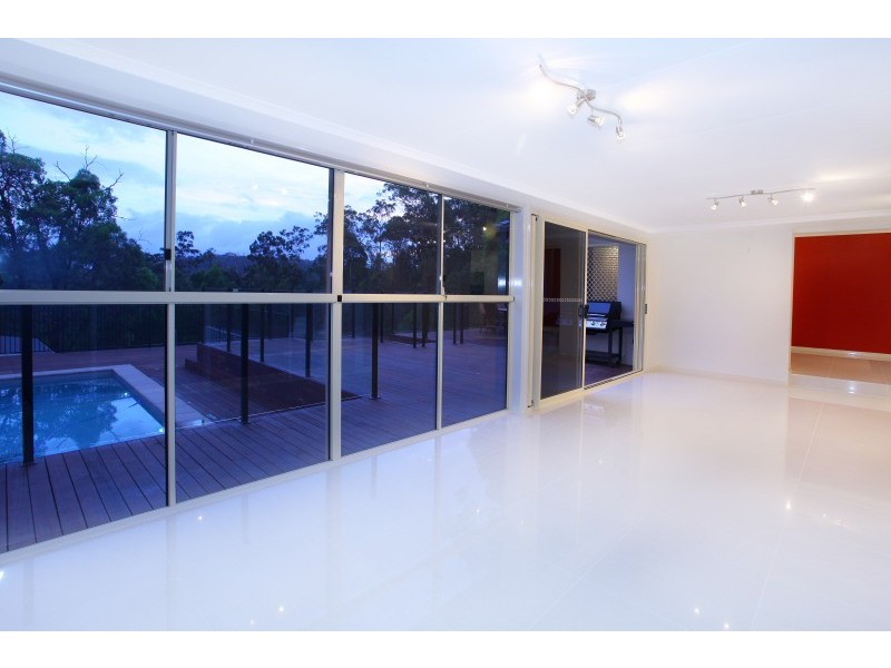 4 Highvale Drive, Helensvale QLD 4212