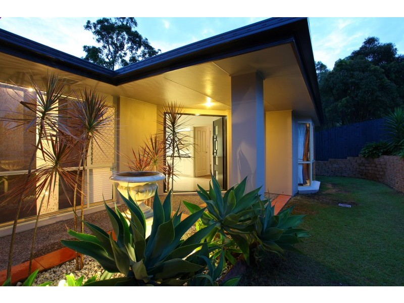 4 Highvale Drive, Helensvale QLD 4212
