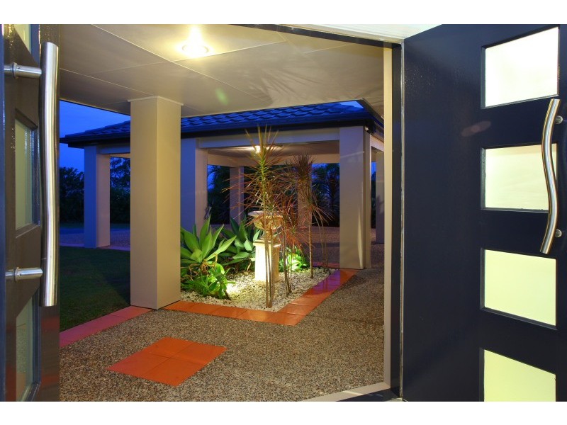 4 Highvale Drive, Helensvale QLD 4212