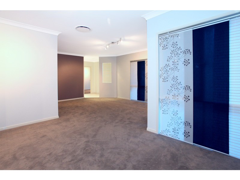 4 Highvale Drive, Helensvale QLD 4212