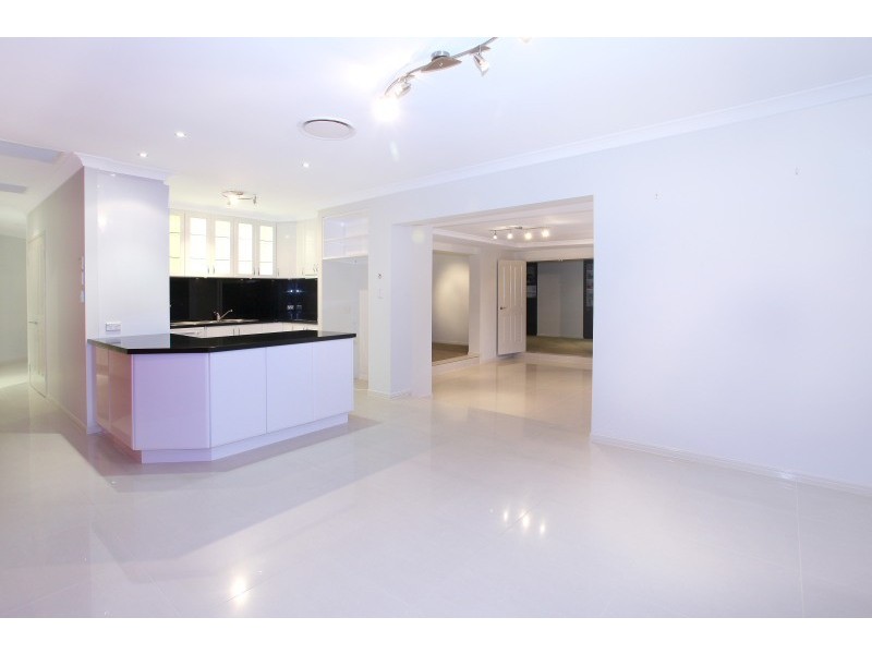 4 Highvale Drive, Helensvale QLD 4212
