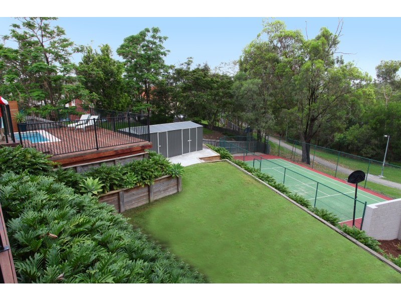 4 Highvale Drive, Helensvale QLD 4212