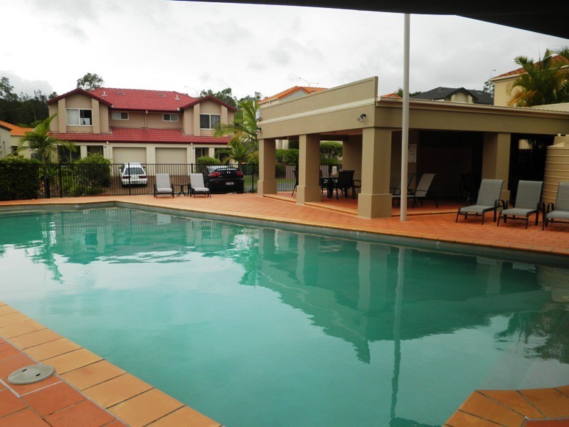 48/74 Universal Street, Pacific Pines QLD 4211