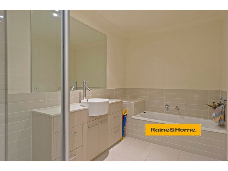 34/1 Belongil Street, Pacific Pines QLD 4211