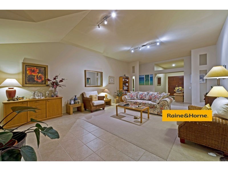 6 Springwood Avenue, Pacific Pines QLD 4211