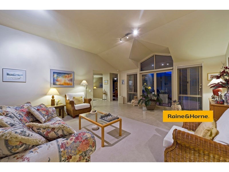6 Springwood Avenue, Pacific Pines QLD 4211