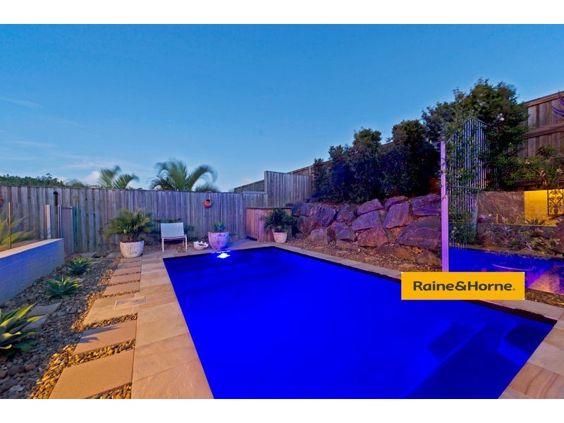 6 Springwood Avenue, Pacific Pines QLD 4211