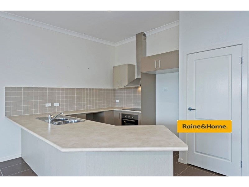 1/12 Diamantina Circuit, Pacific Pines QLD 4211