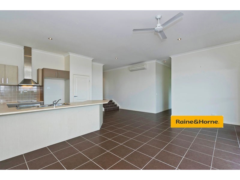 1/12 Diamantina Circuit, Pacific Pines QLD 4211