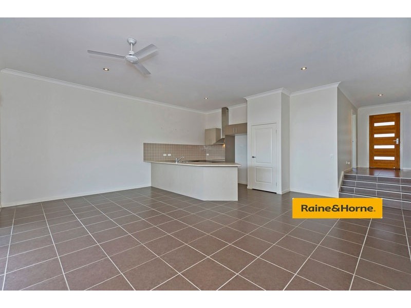 1/12 Diamantina Circuit, Pacific Pines QLD 4211