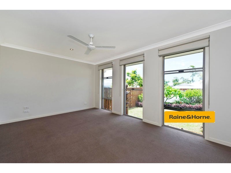 1/12 Diamantina Circuit, Pacific Pines QLD 4211