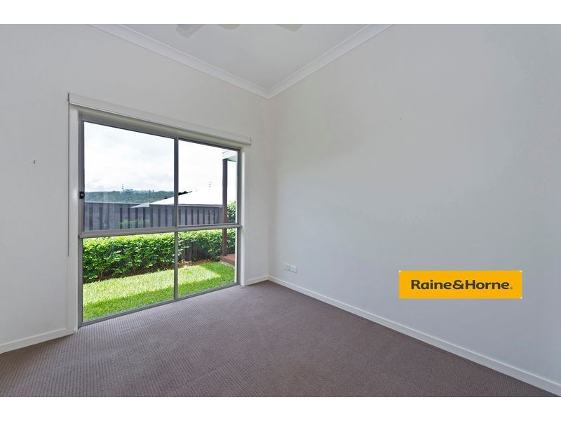 1/12 Diamantina Circuit, Pacific Pines QLD 4211