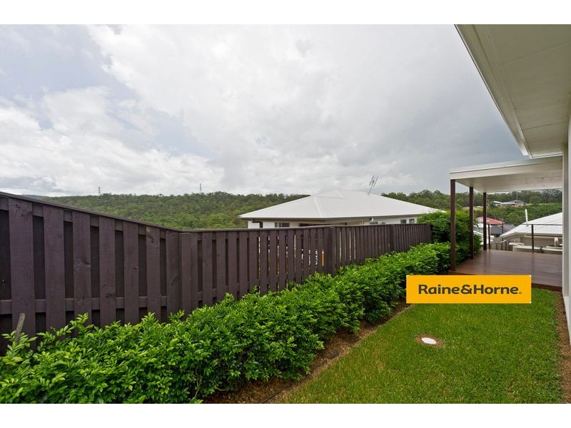 1/12 Diamantina Circuit, Pacific Pines QLD 4211