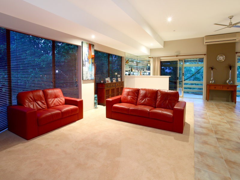 35 Adaminaby Dr, Helensvale QLD 4212